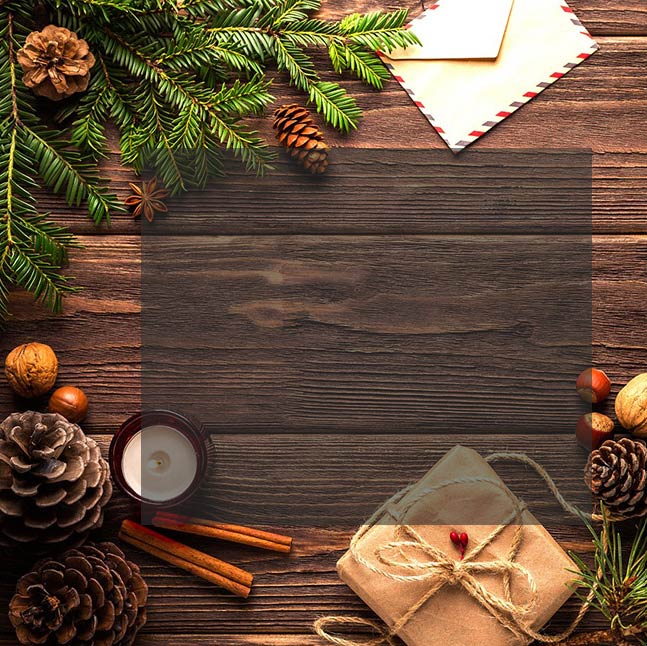 Naujametiniai atvirukai el. paštu Kalėdinis atvirukas su kankorėžiais ir eglės šaka