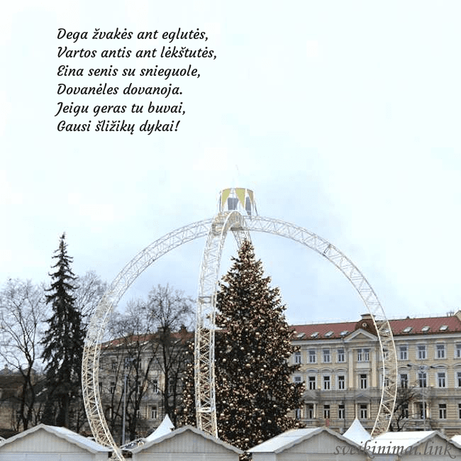 Kalėdos Vilniuje 2024 Dega žvakės ant eglutės,
Vartos antis ant lėkštu Kalėdos Vilniuje 2024