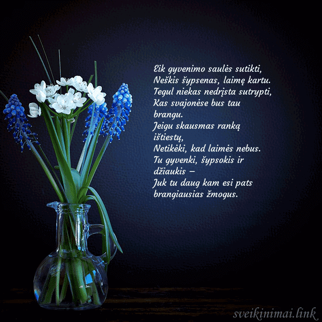 Atvirukas su žydrėmis vazelėje