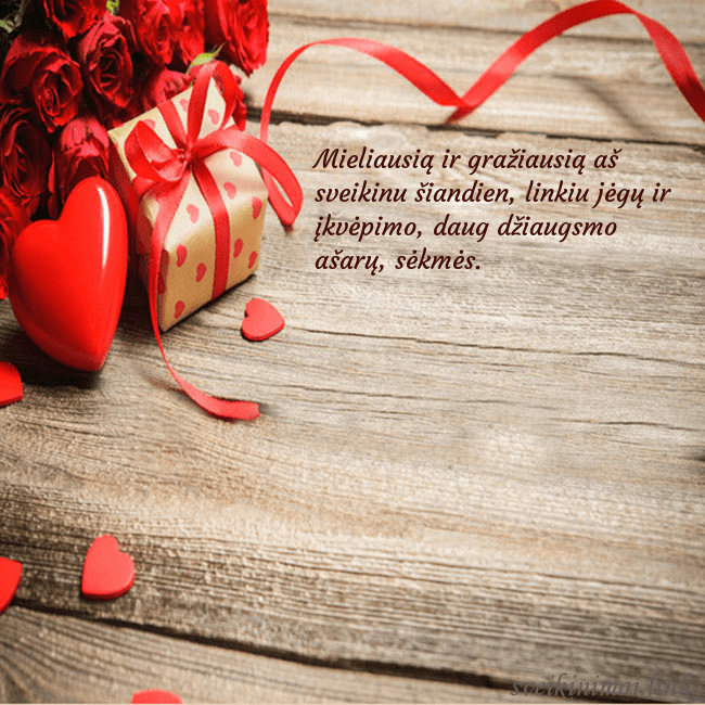 Atvirukas su raudona širdele Mieliausią ir gražiausią aš sveikinu šiandien, lin Atvirukas su raudona širdele