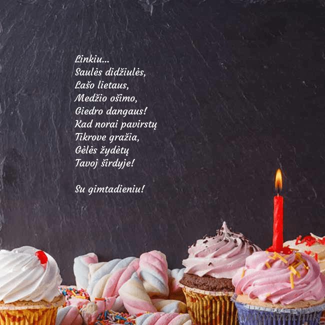 Gimtadienio atvirukas su daug keksiukų ir žvakute